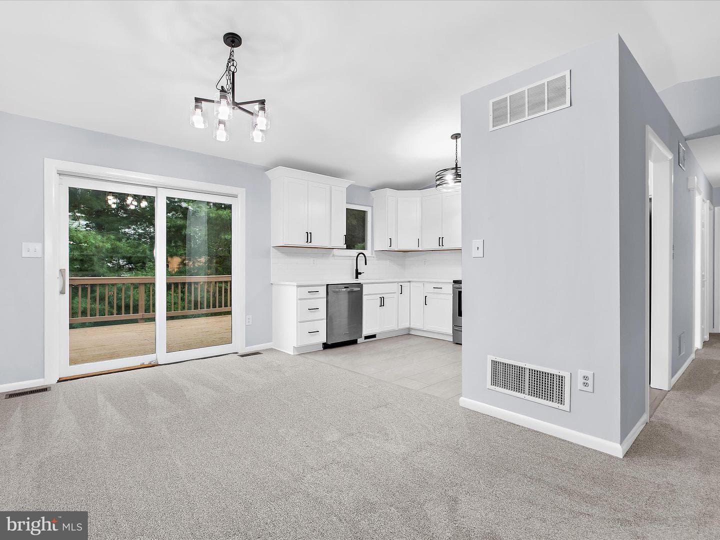 130 Clarence Avenue photo 10