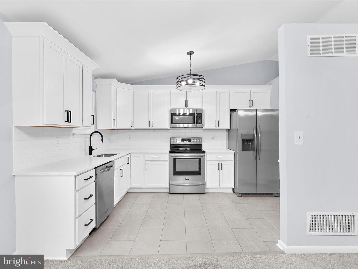 130 Clarence Avenue photo 12