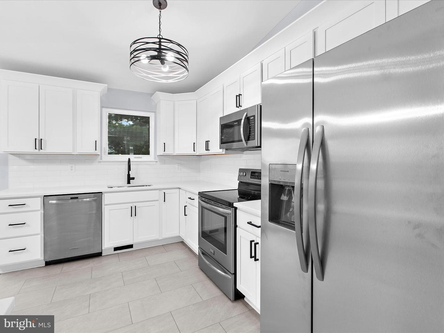 130 Clarence Avenue photo 16