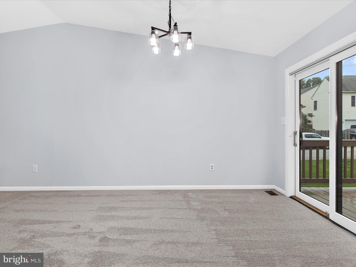 130 Clarence Avenue photo 17