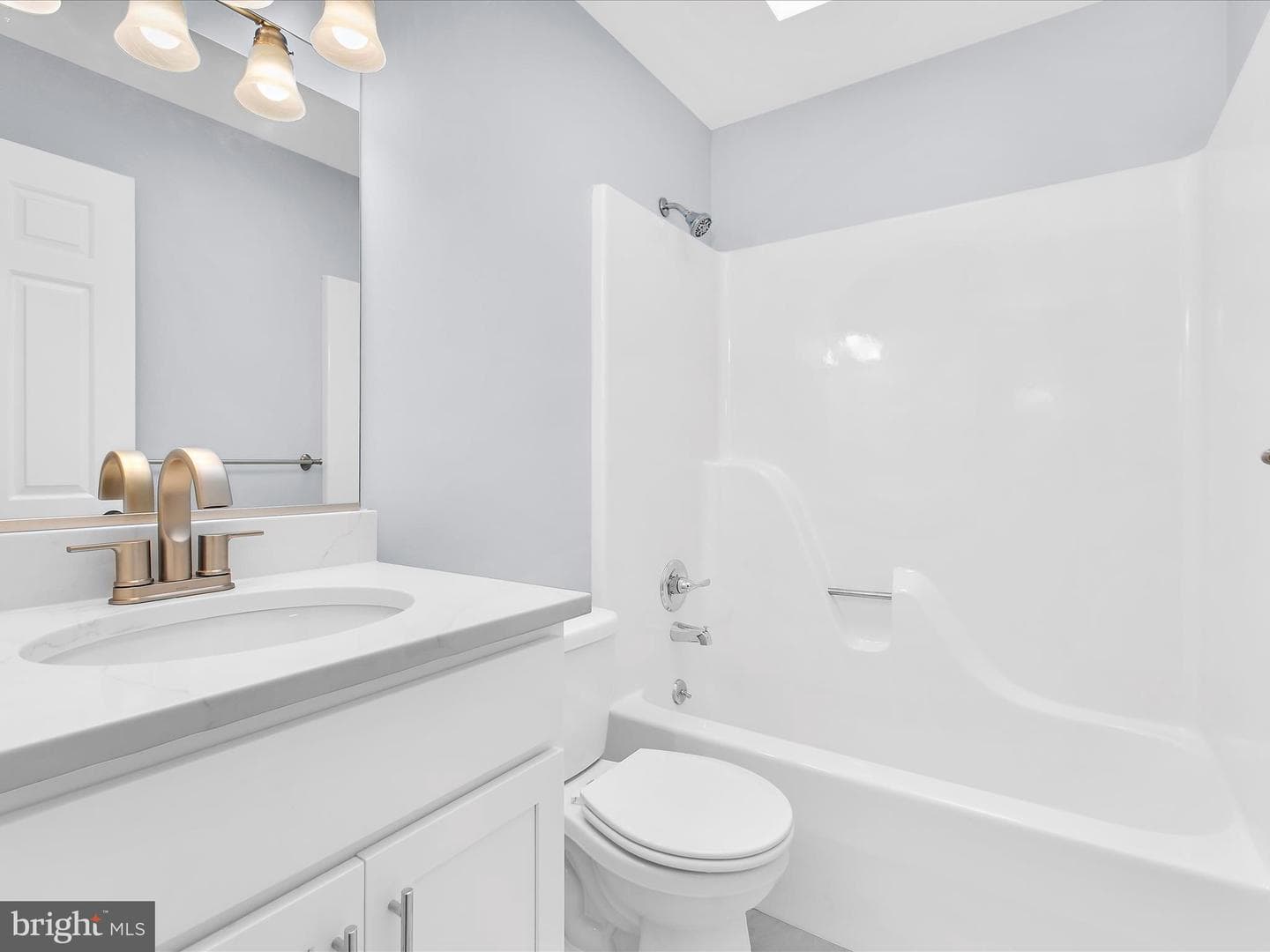 130 Clarence Avenue photo 18
