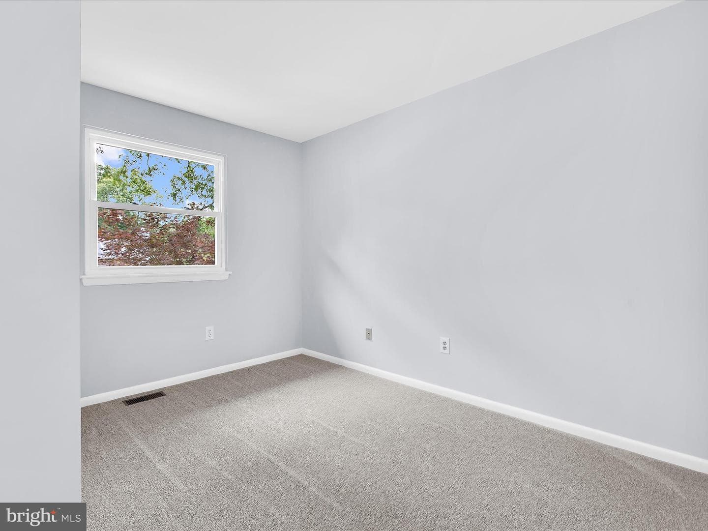 130 Clarence Avenue photo 19