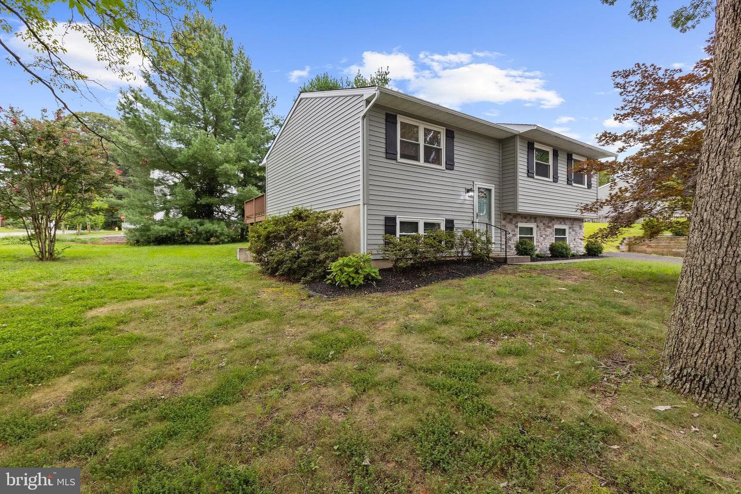 130 Clarence Avenue photo 36
