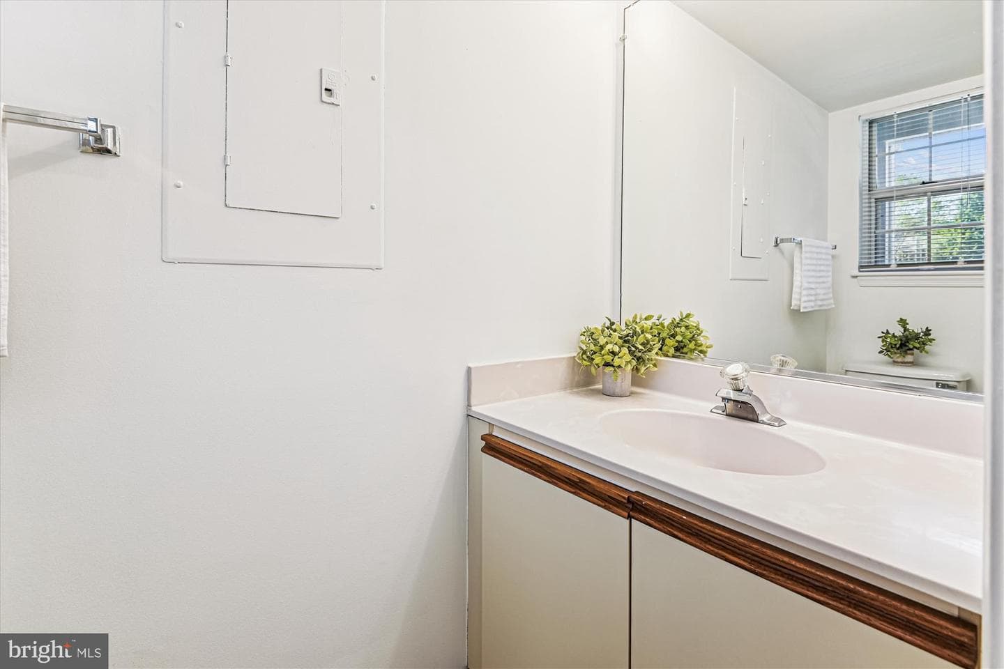 988 Breakwater Drive photo 10