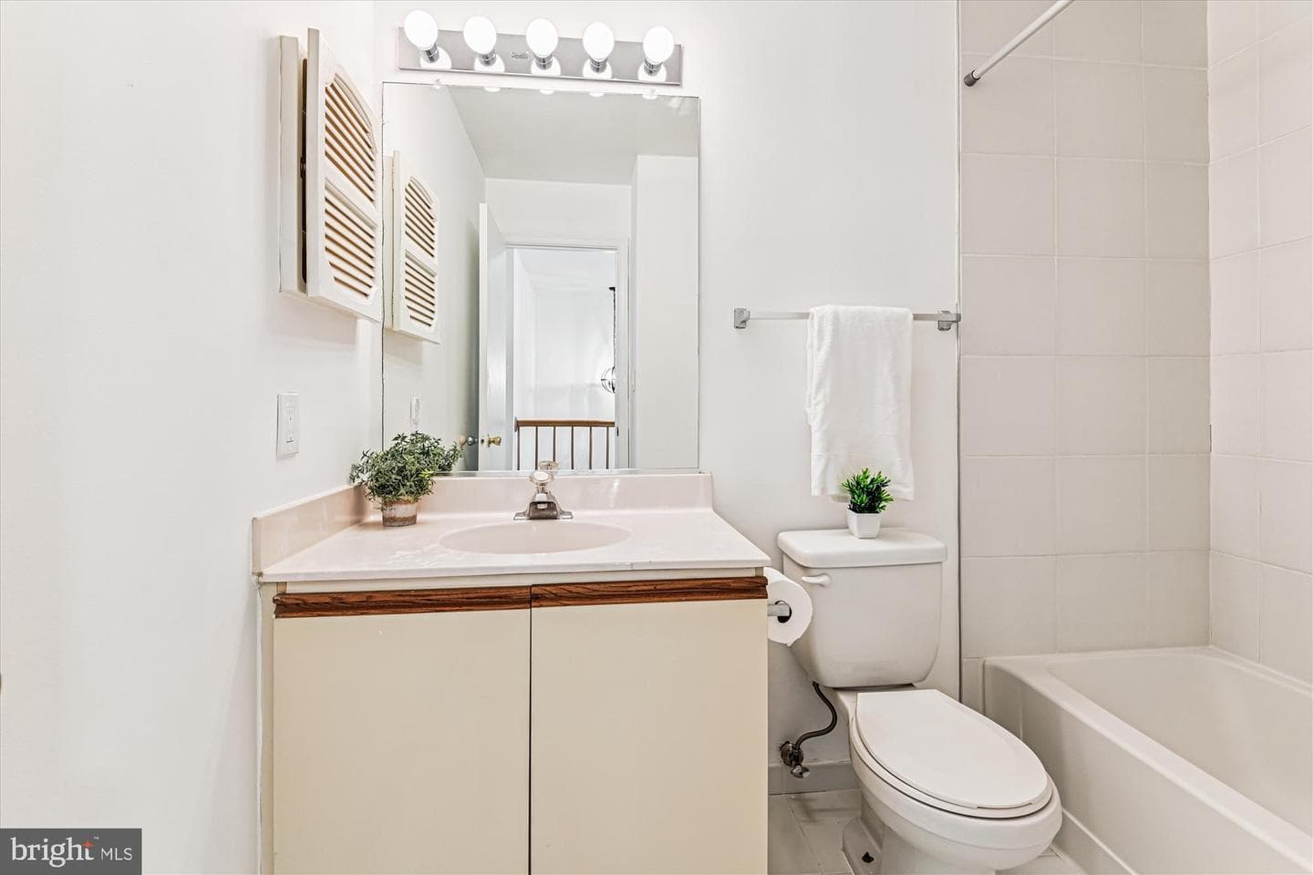 988 Breakwater Drive photo 13