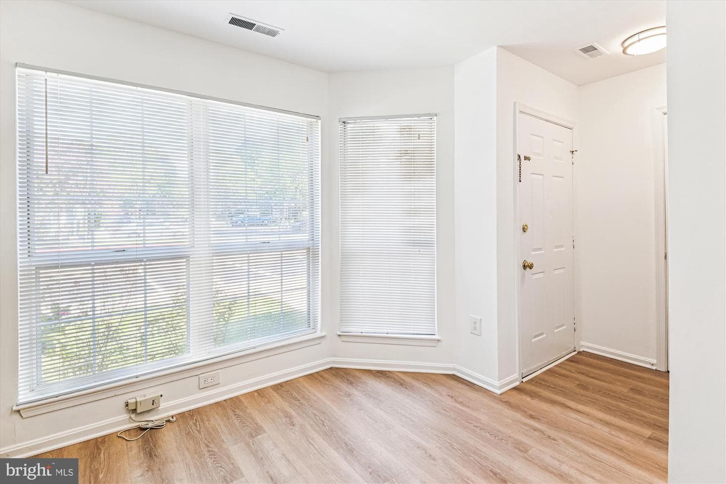 988 Breakwater Drive photo 4