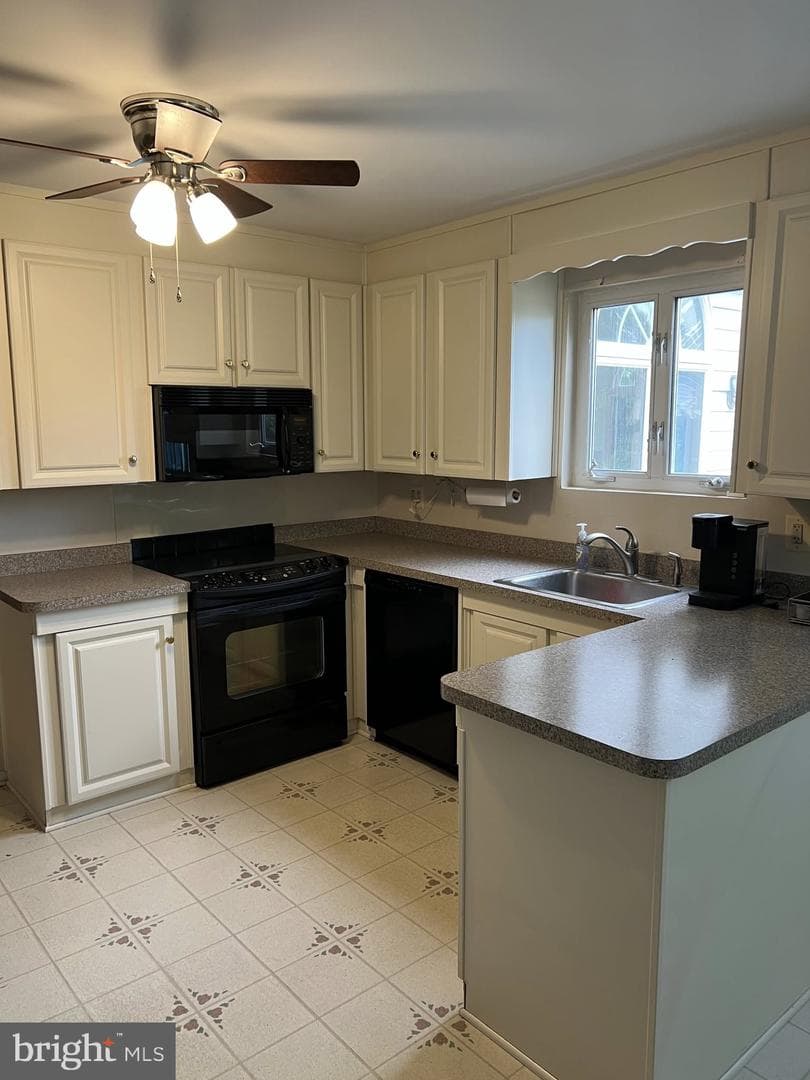 7959 Pipers Path photo 17
