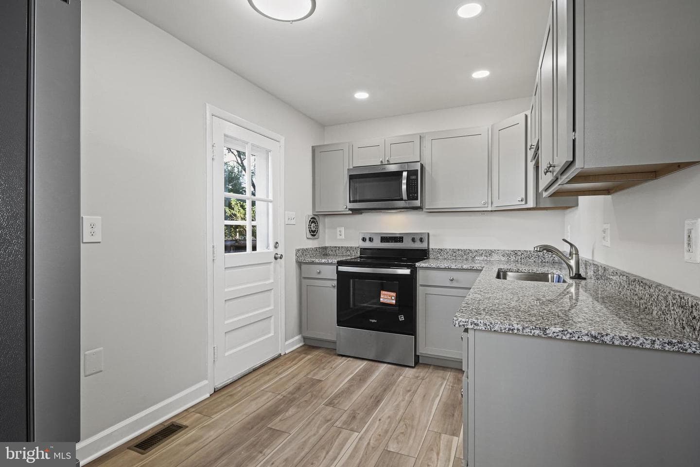 8218 Tomlinson Court photo 10