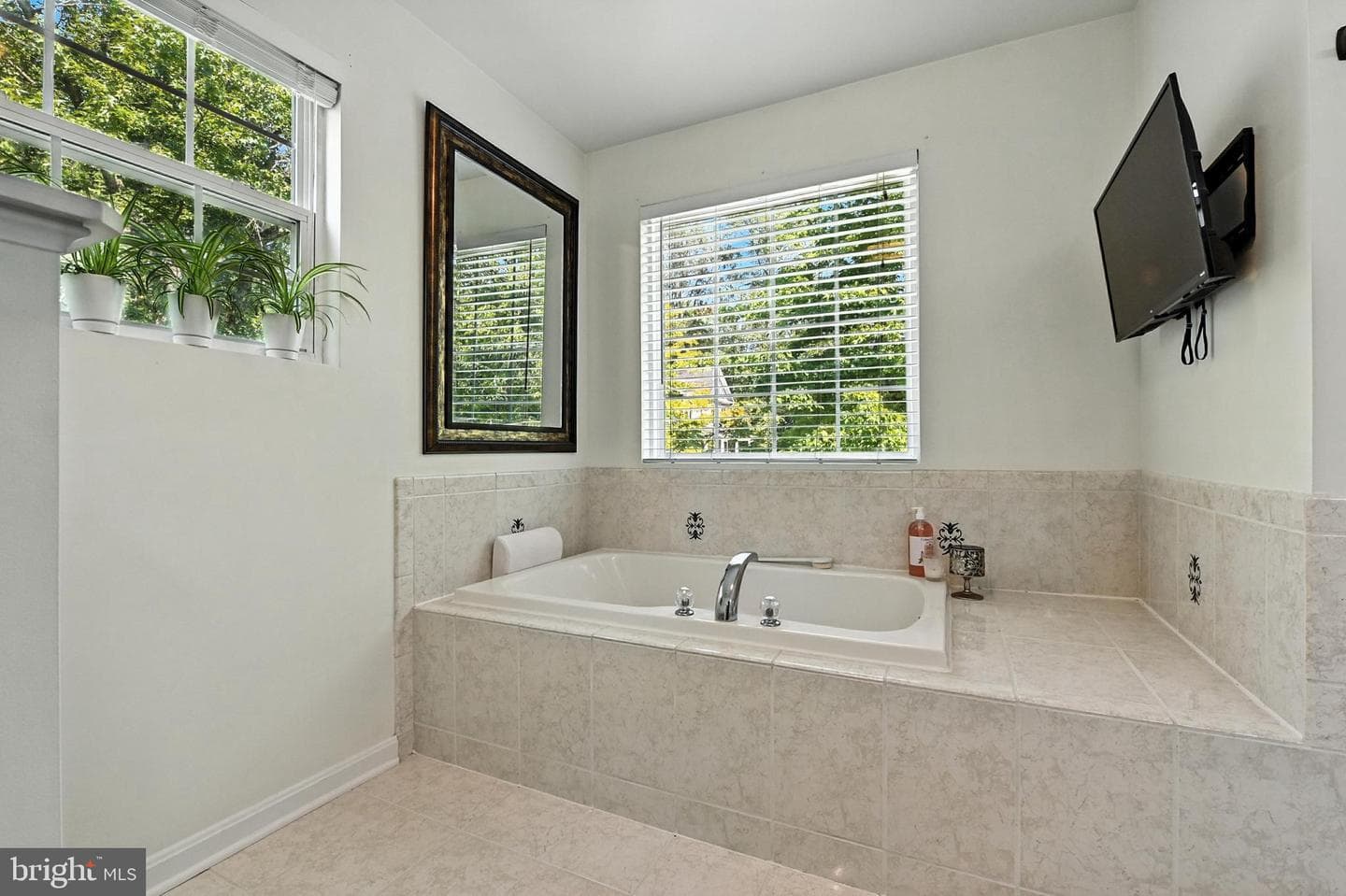 7068 Myrtle Avenue photo 24