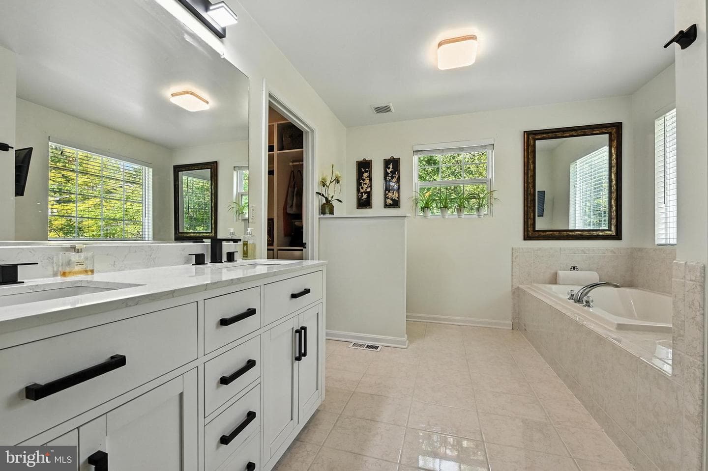 7068 Myrtle Avenue photo 25