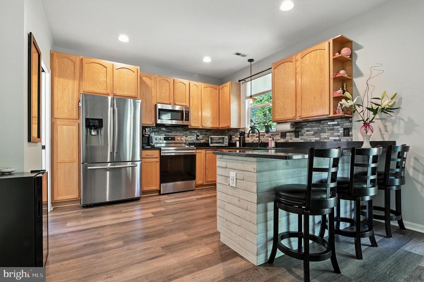 7068 Myrtle Avenue photo 3