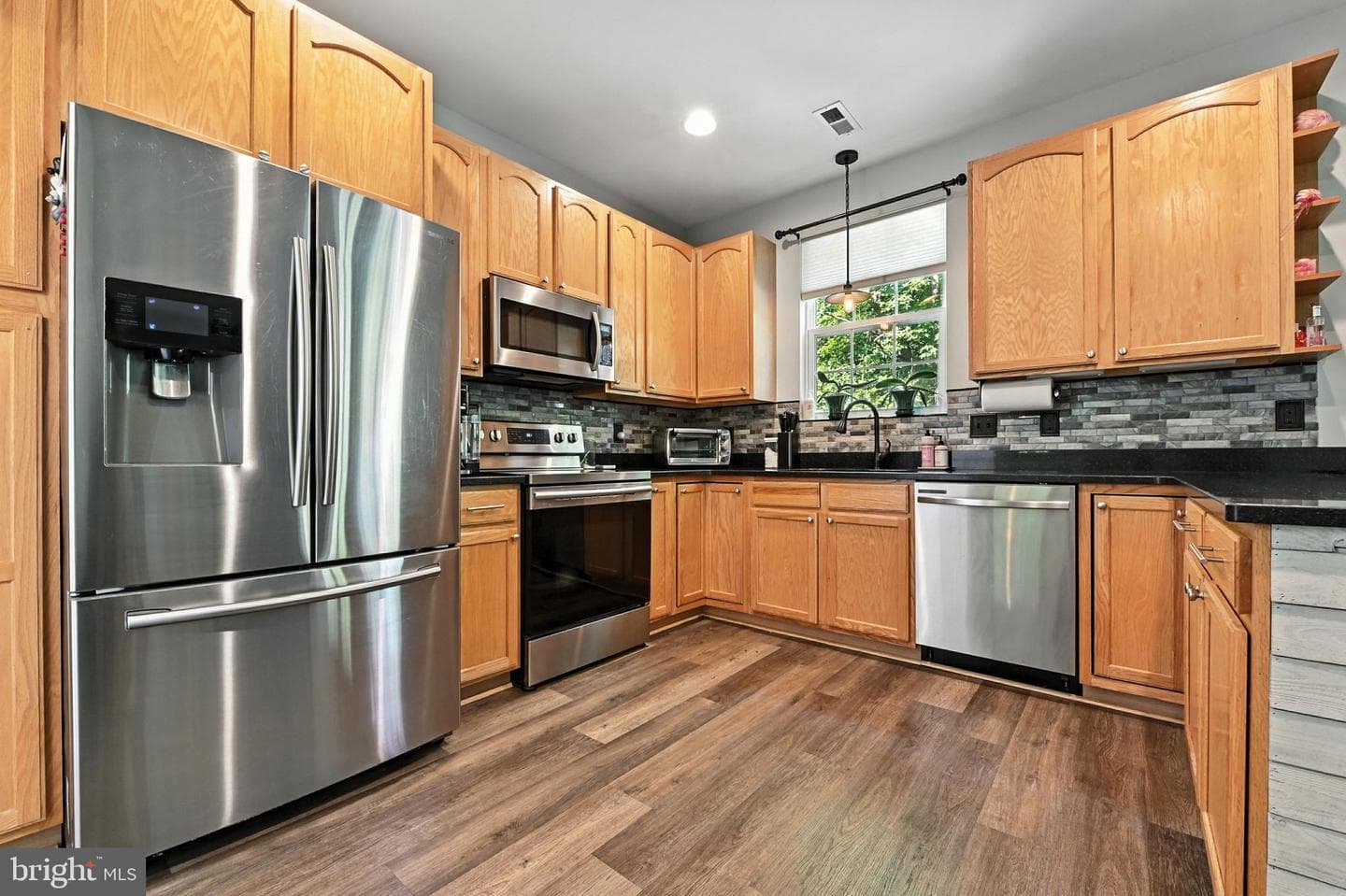 7068 Myrtle Avenue photo 4