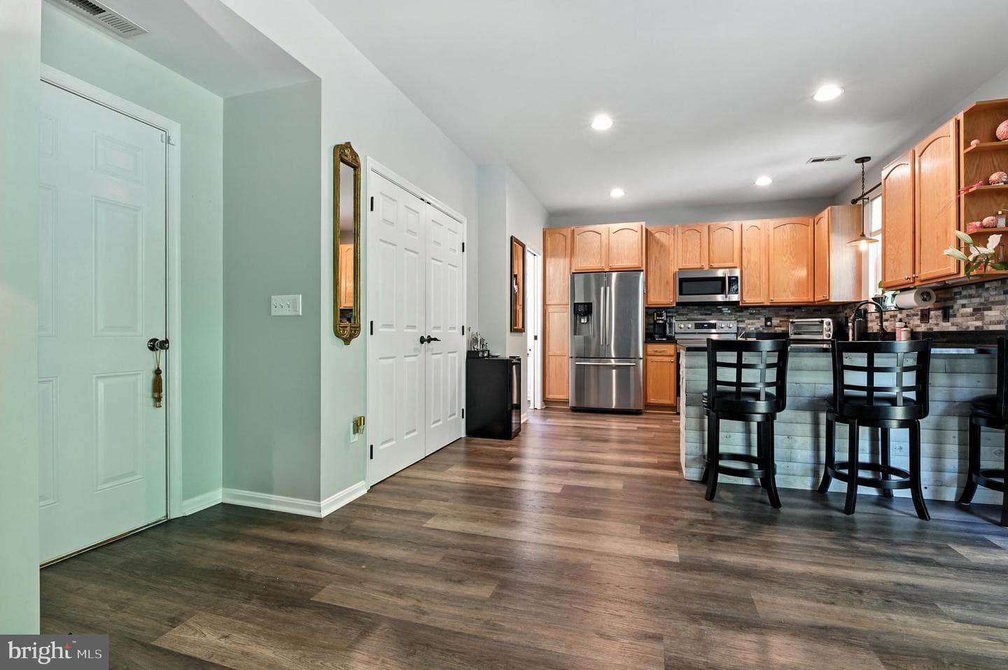 7068 Myrtle Avenue photo 5