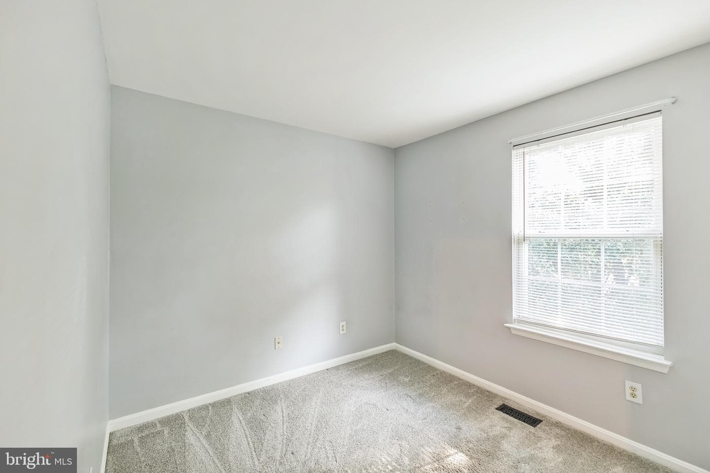 93 Richard Avenue photo 16