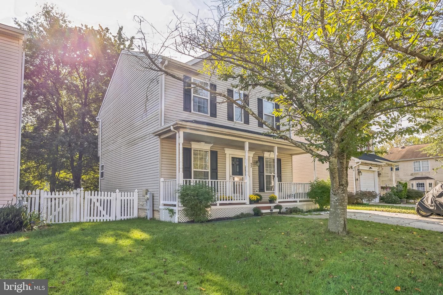 93 Richard Avenue photo 2
