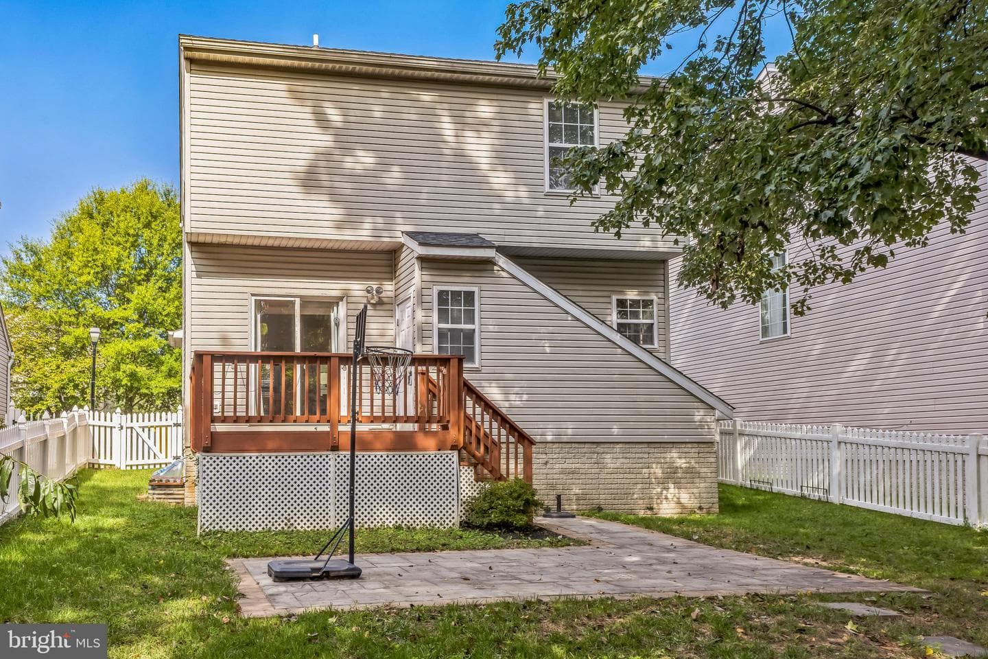 93 Richard Avenue photo 28