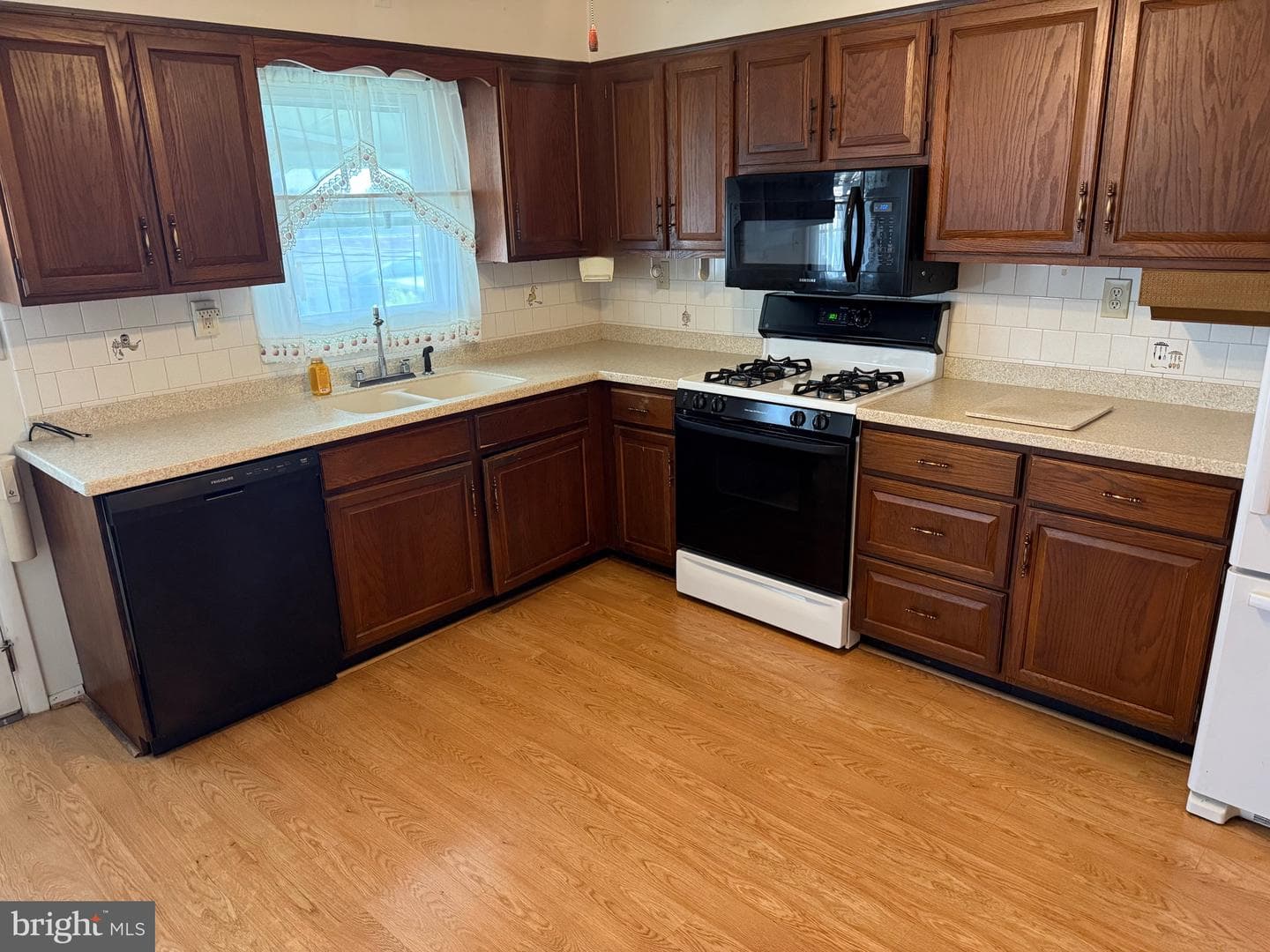895 Gordon Drive photo 7