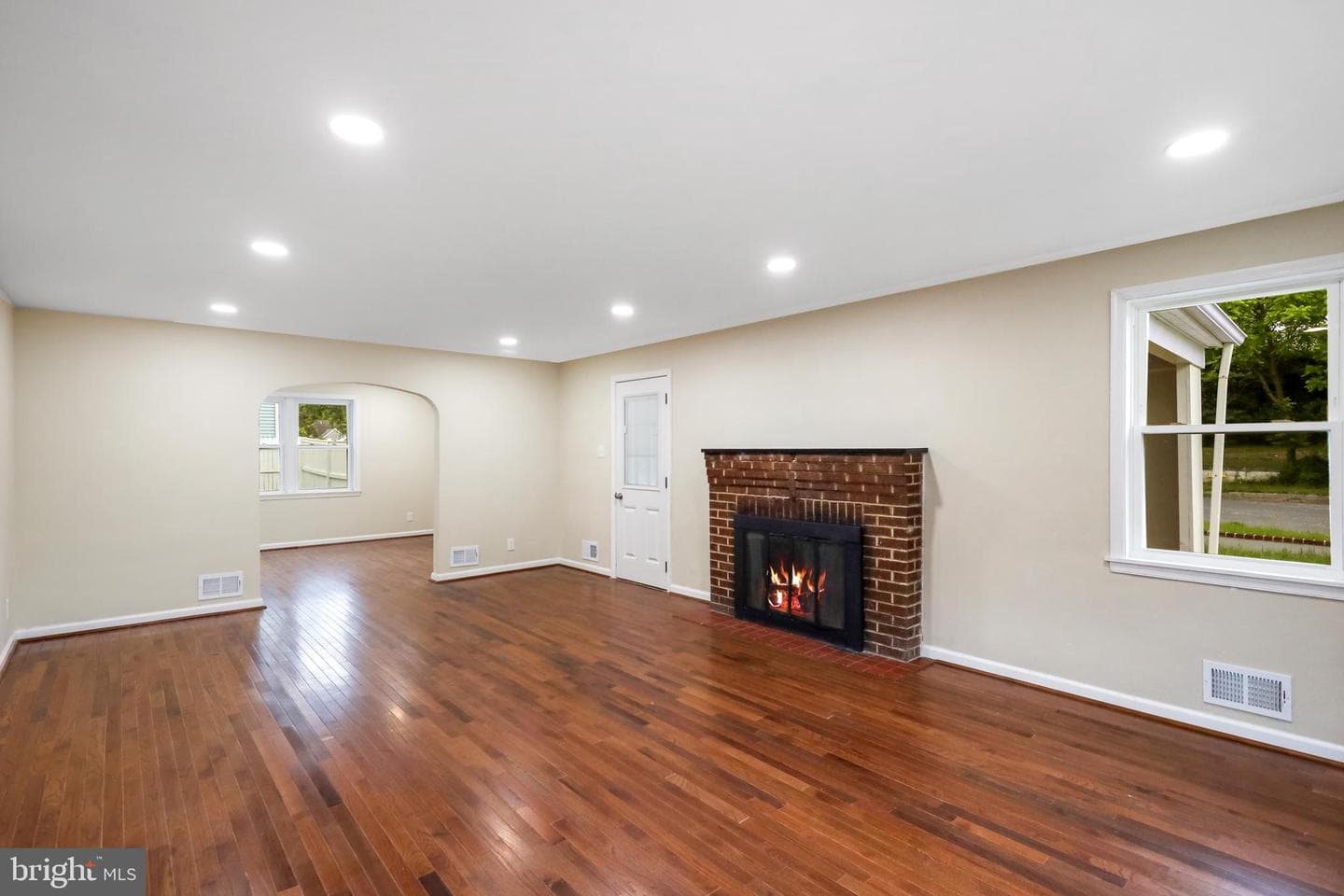 607 Wellham Avenue photo 2