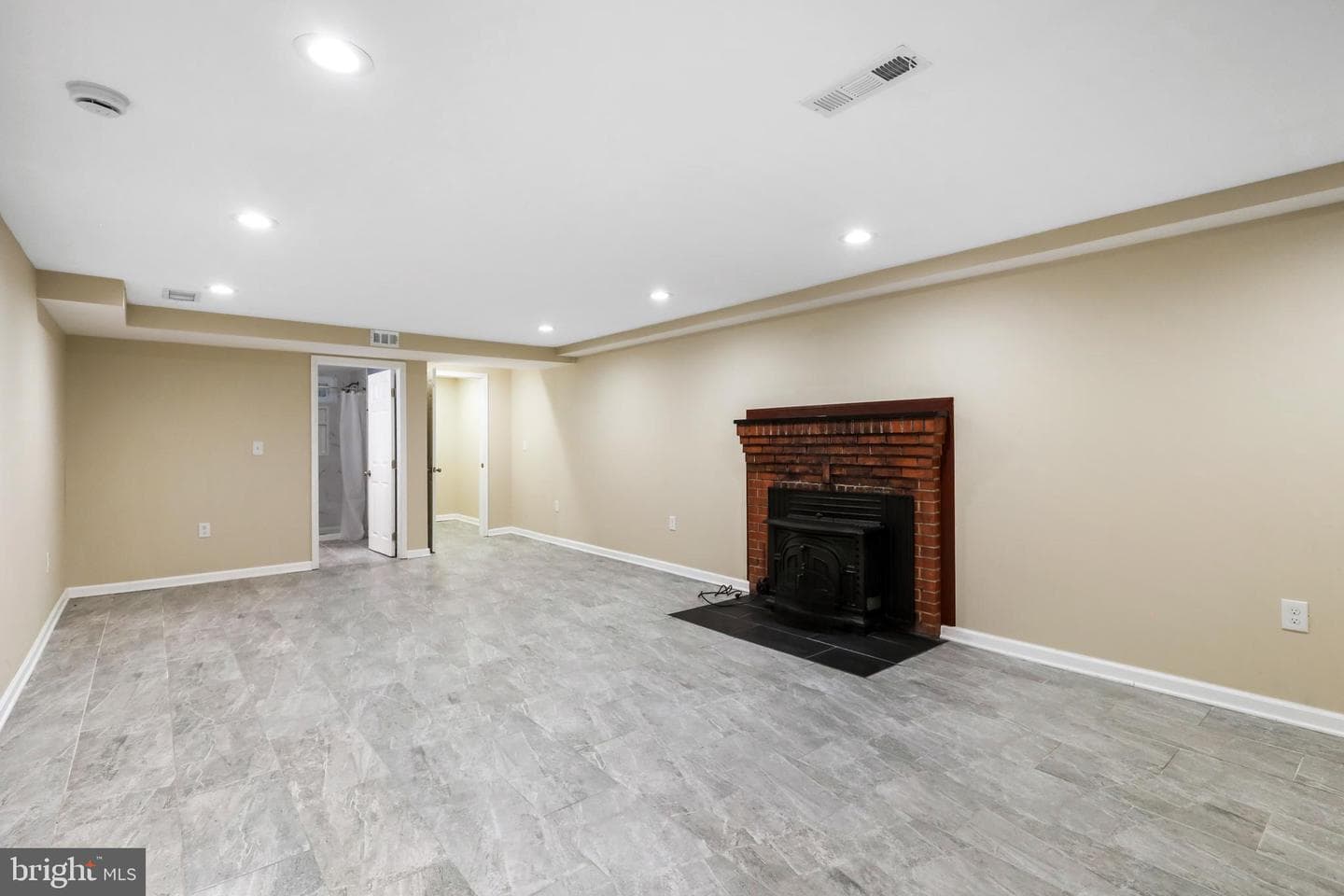 607 Wellham Avenue photo 29