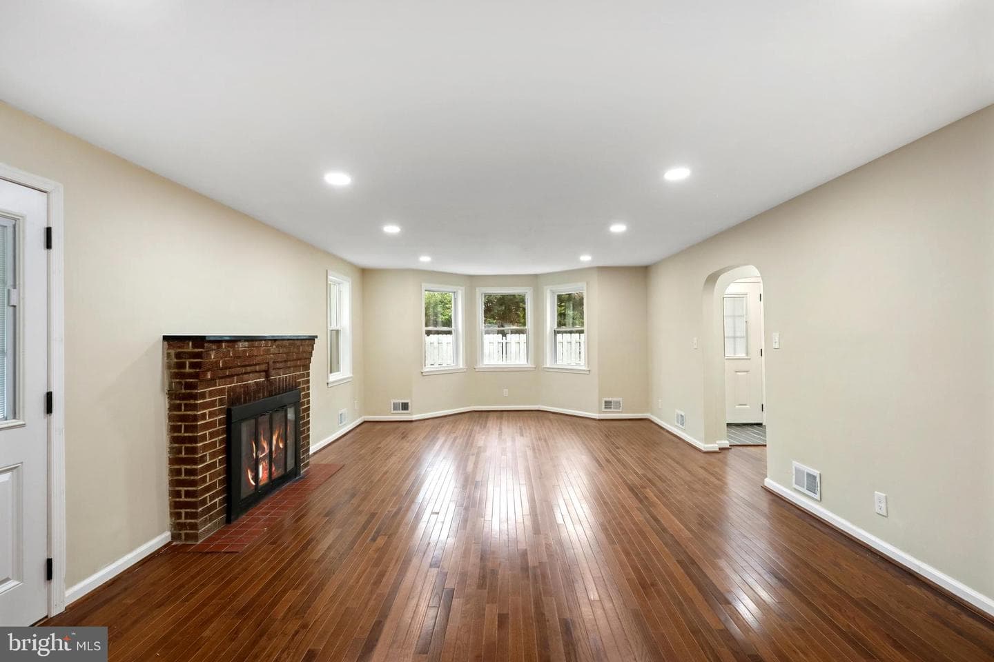 607 Wellham Avenue photo 3