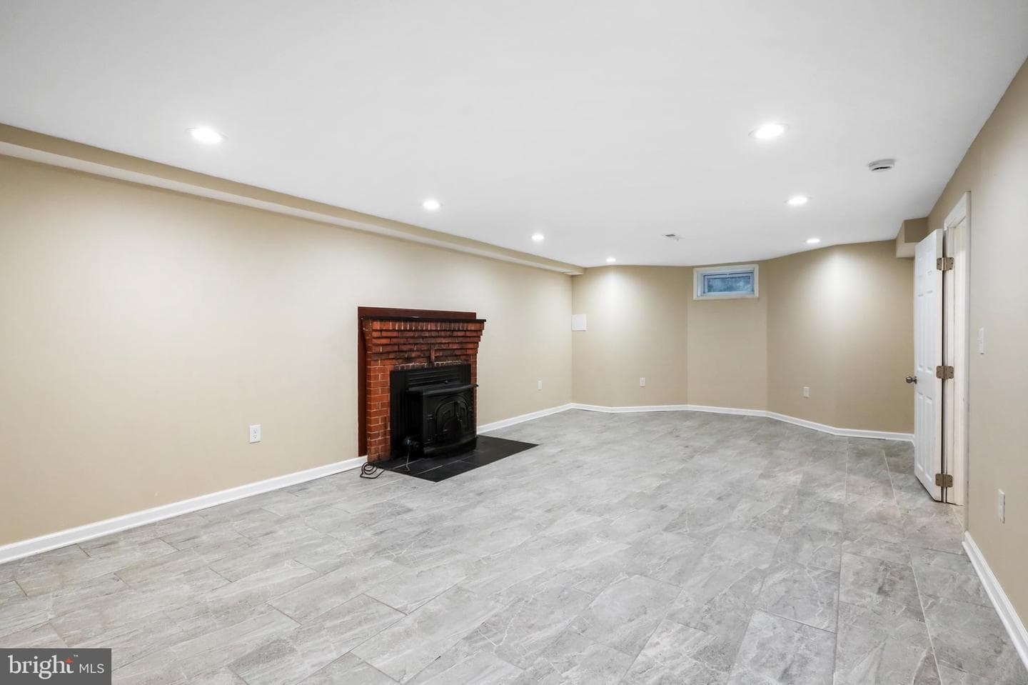 607 Wellham Avenue photo 31