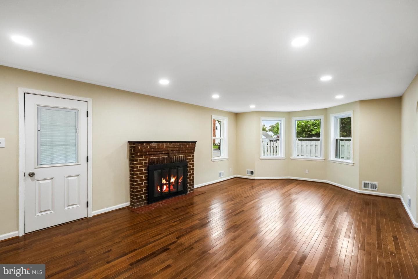 607 Wellham Avenue photo 4