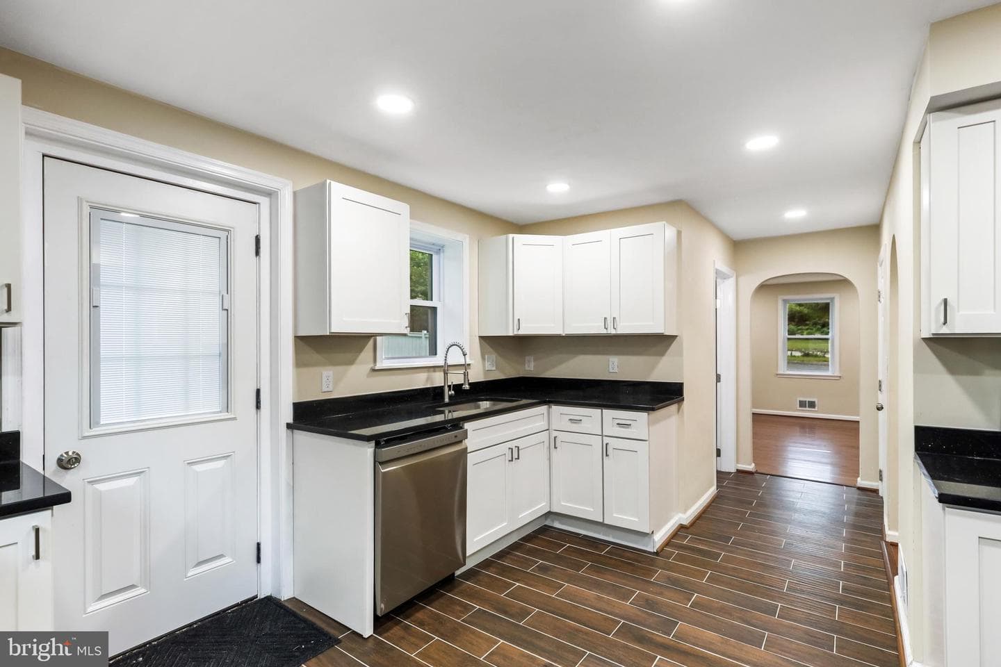 607 Wellham Avenue photo 8