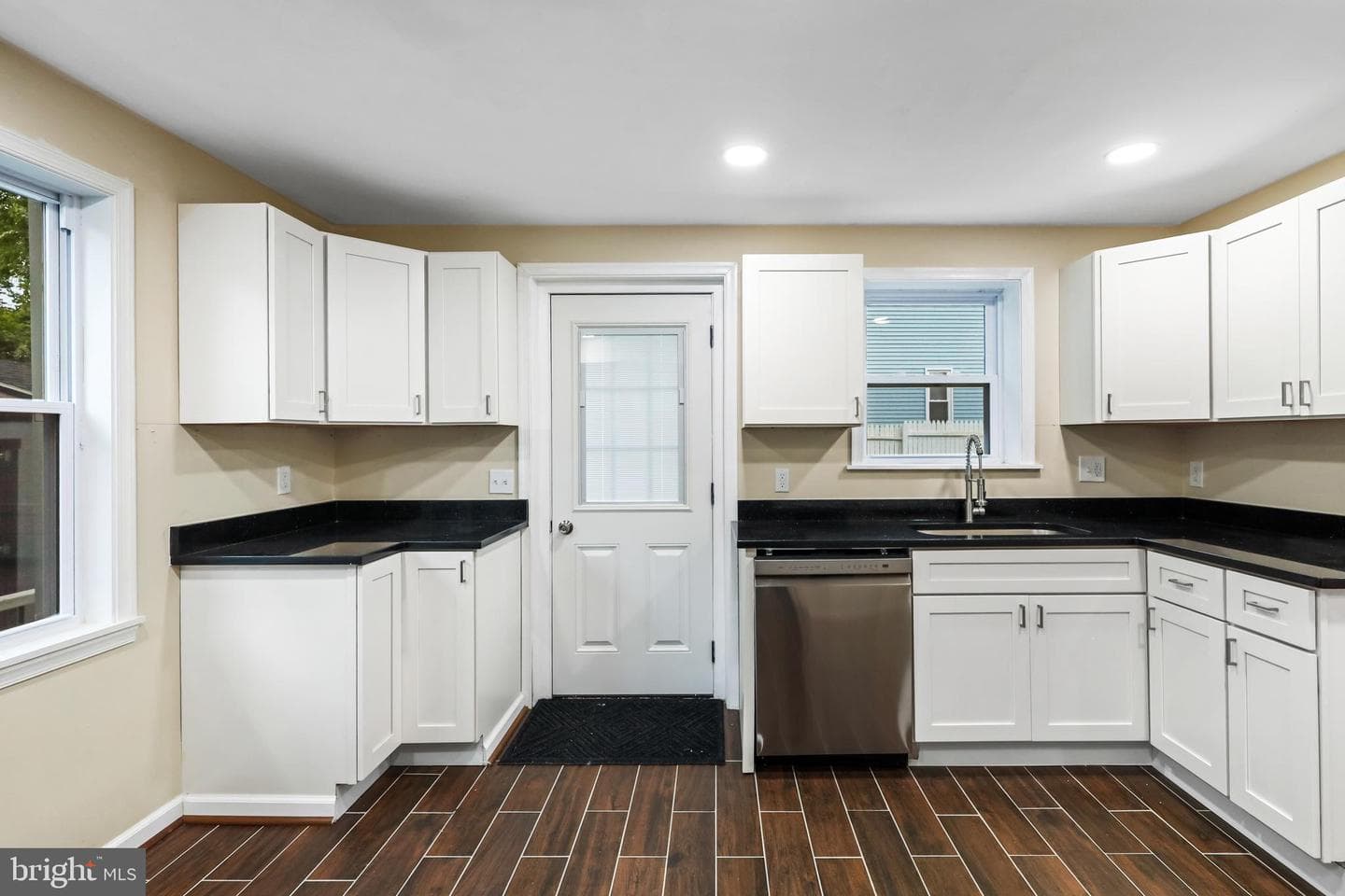 607 Wellham Avenue photo 9