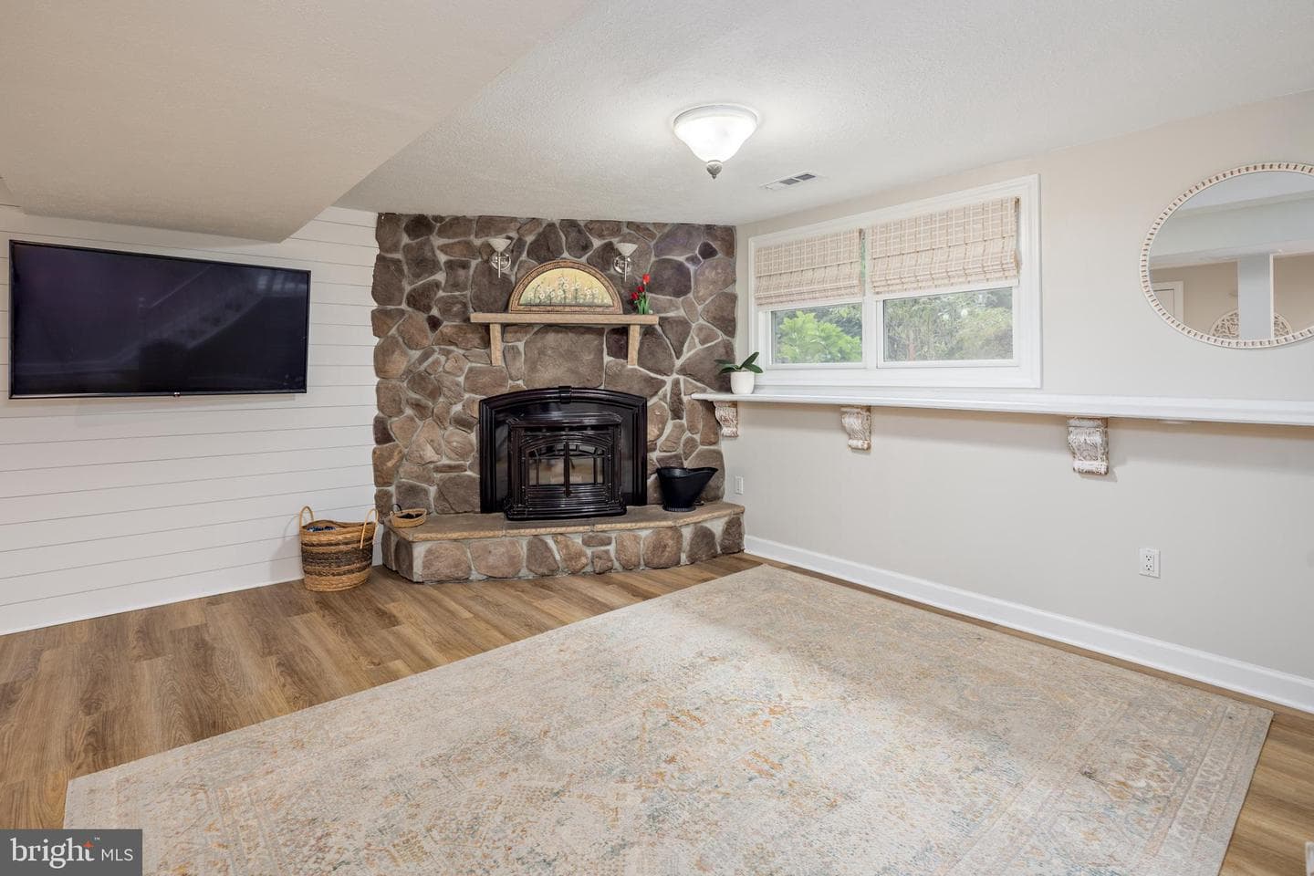 2114 Hallmark Drive photo 32