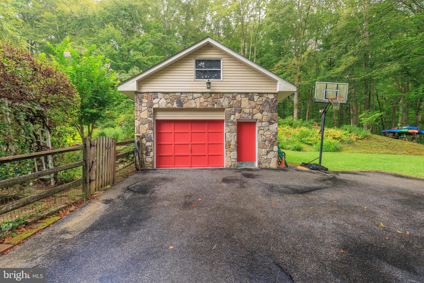 2114 Hallmark Drive photo 52