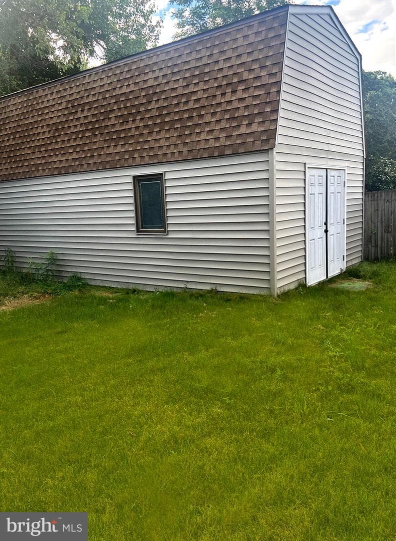 215 Saint James Dr photo 4