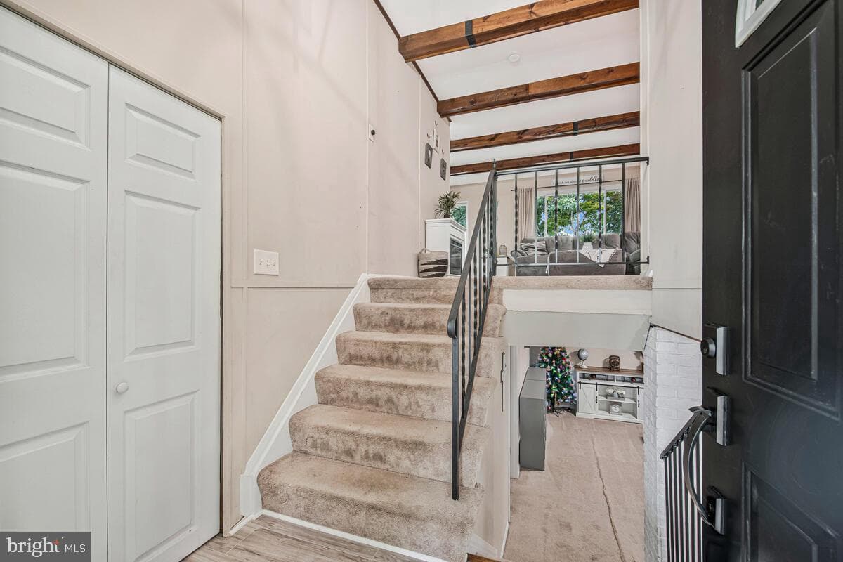 7954 Pipers Path photo 4