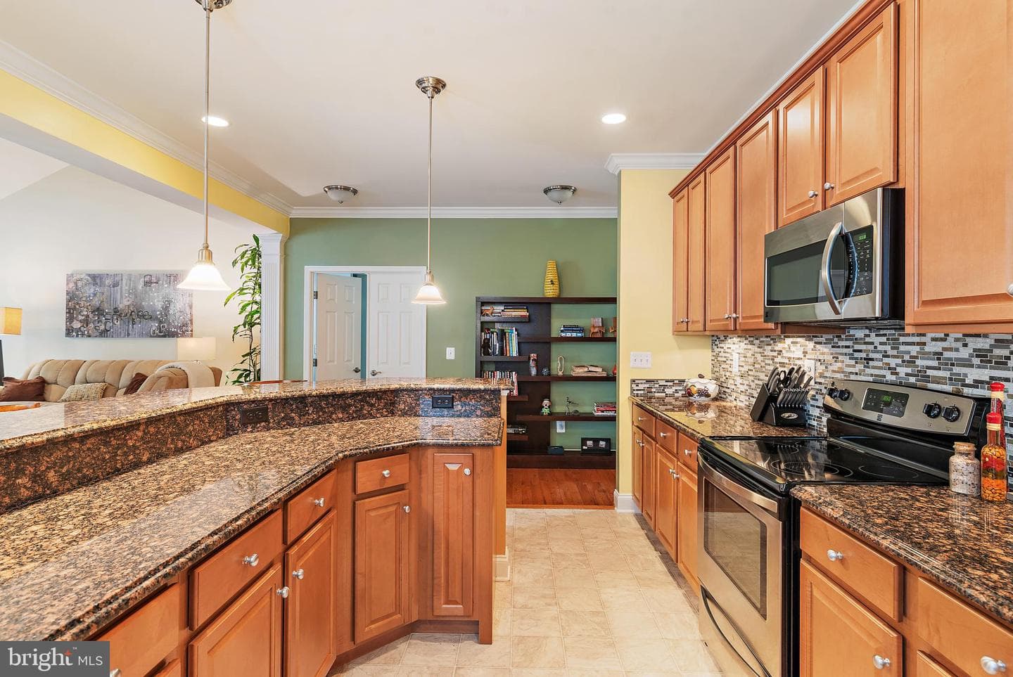 539 Donner Way photo 25