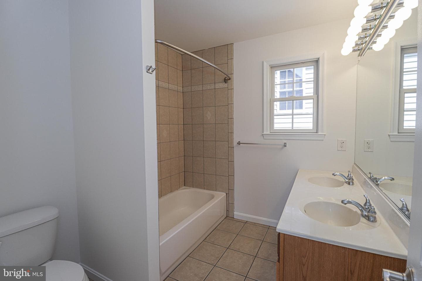 3661 2nd Avenue photo 16