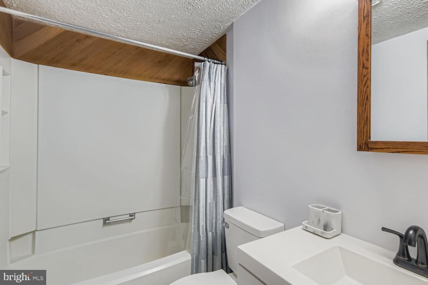 7735 Leaside Court photo 16