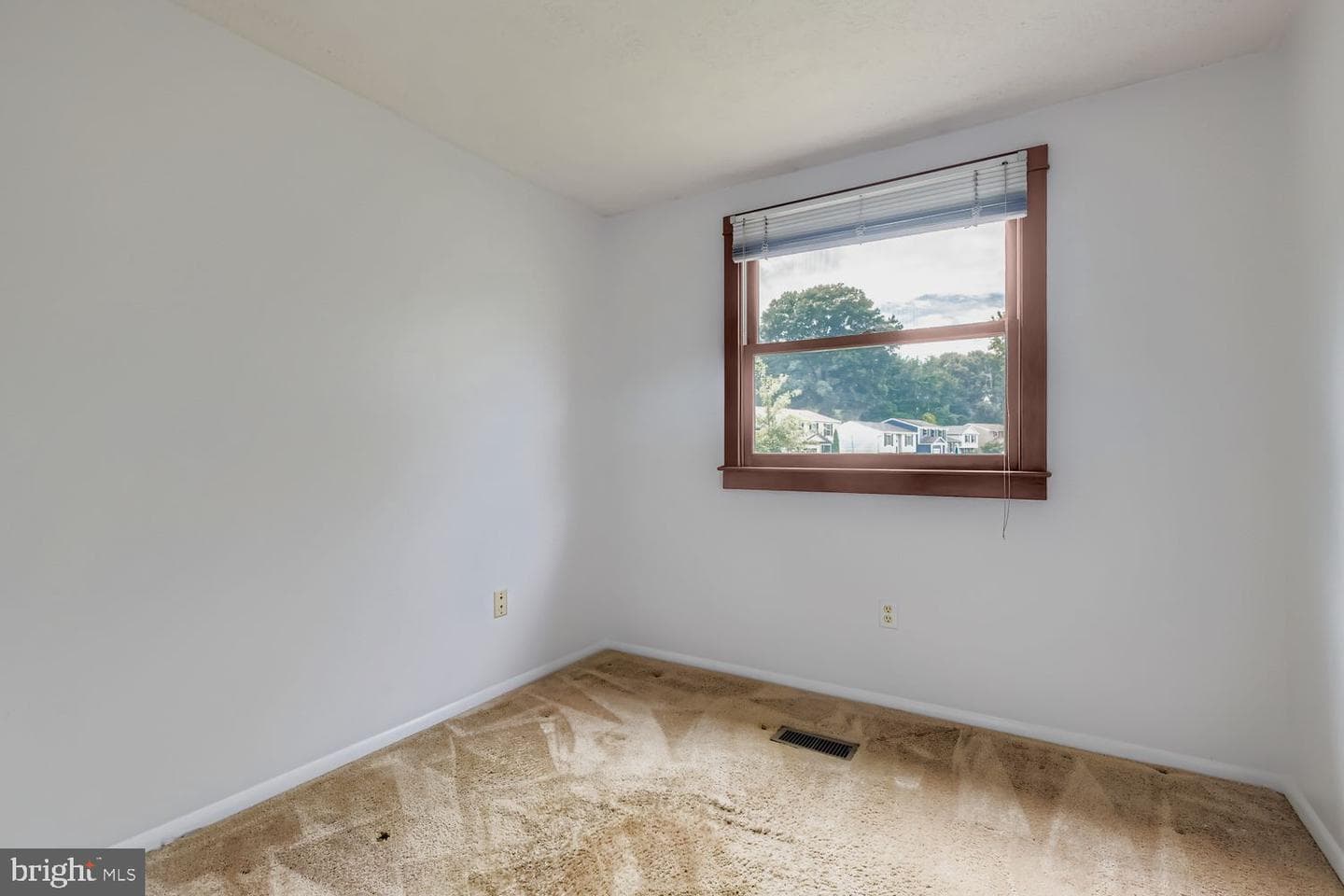 7735 Leaside Court photo 18