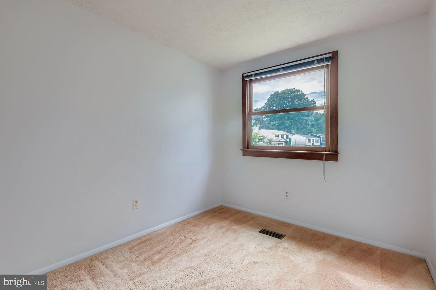 7735 Leaside Court photo 21