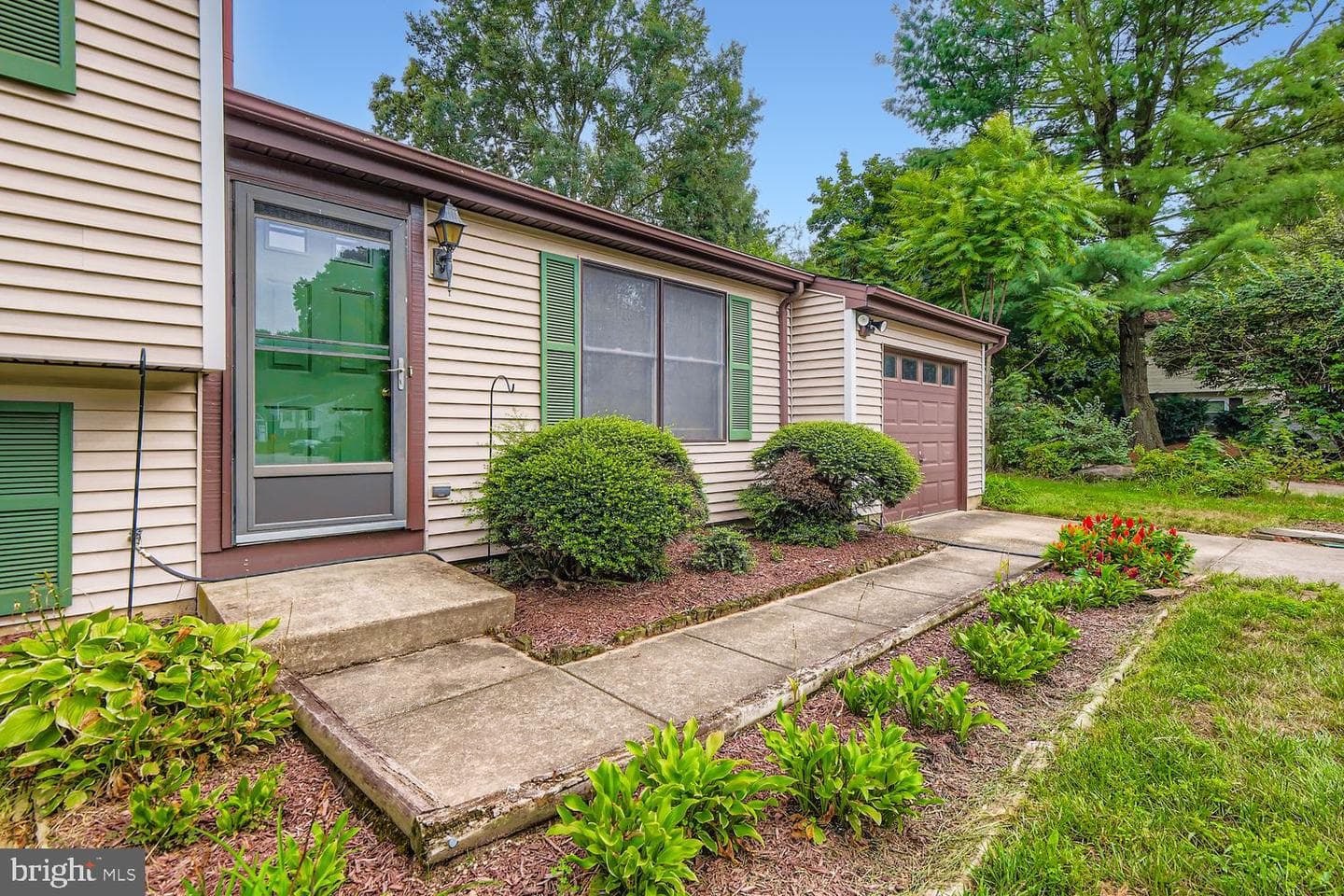 7735 Leaside Court photo 4