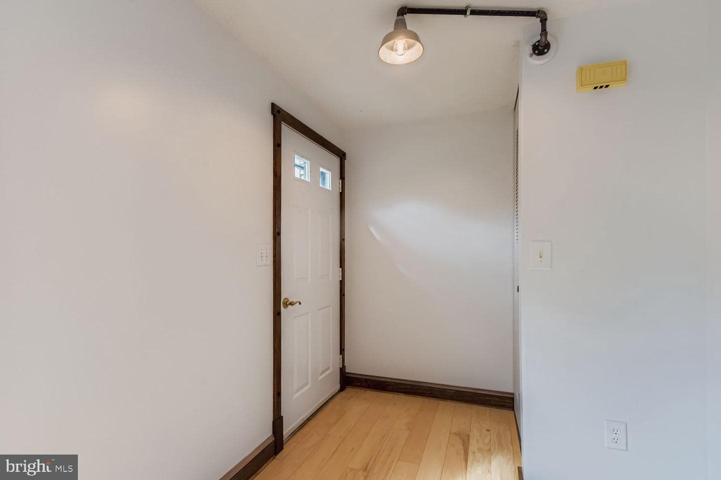 7735 Leaside Court photo 5
