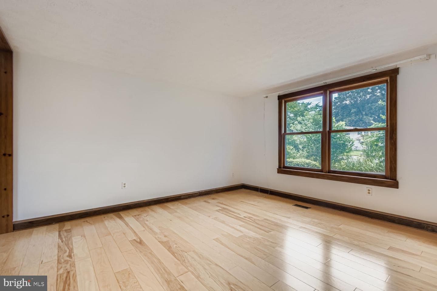 7735 Leaside Court photo 6