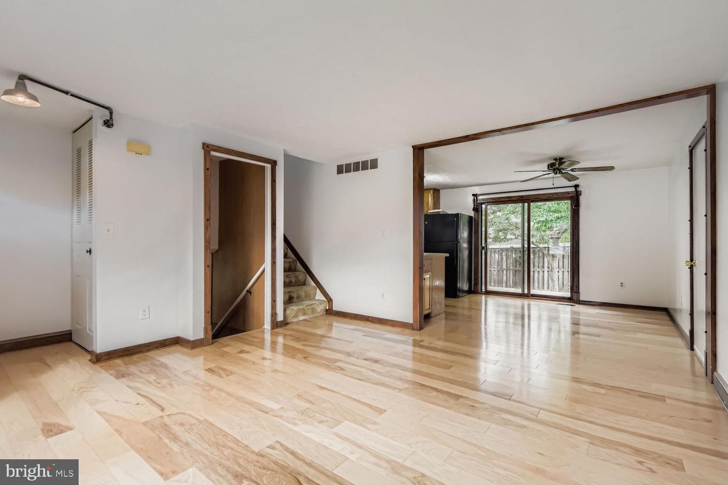 7735 Leaside Court photo 8