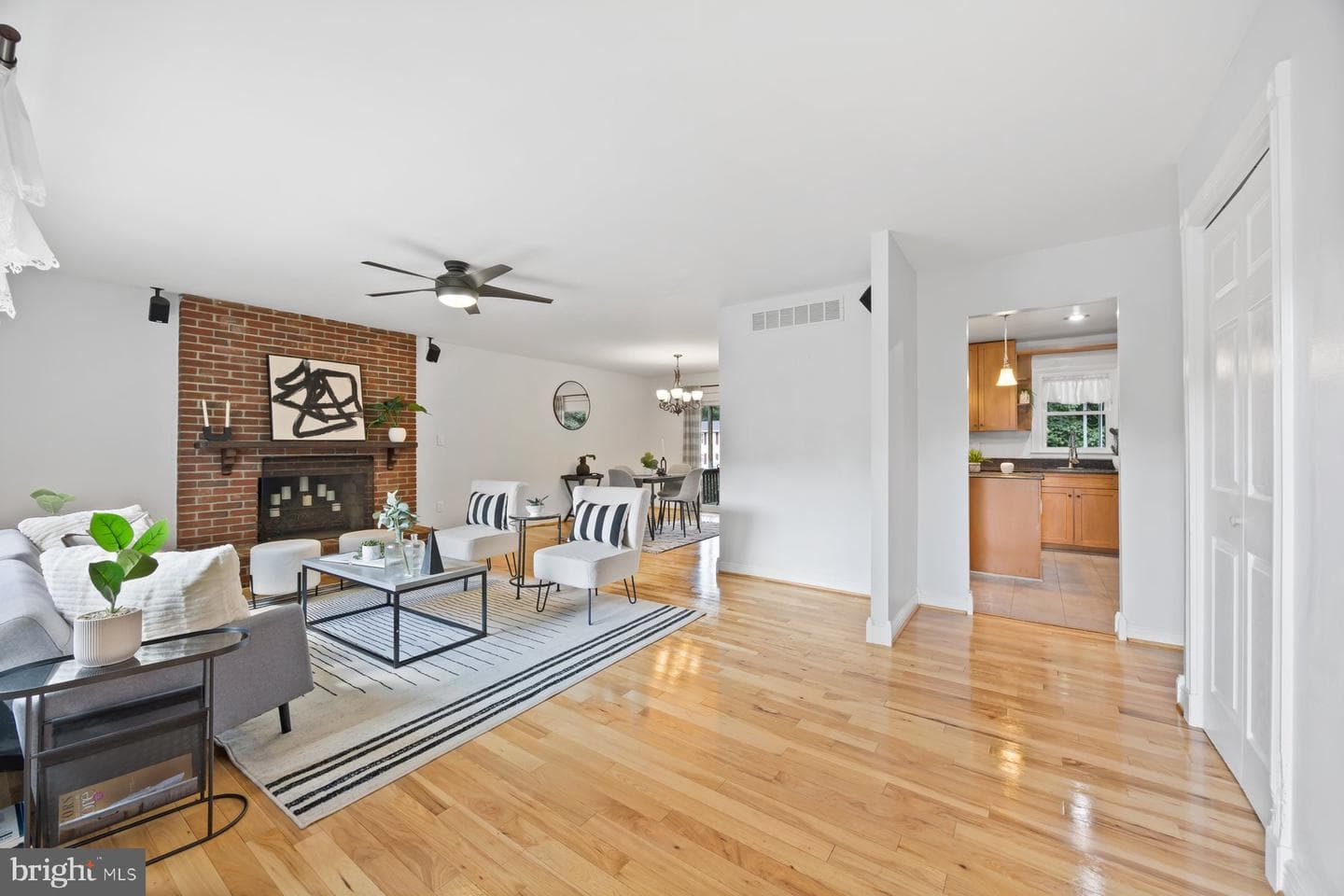 1103 Lotus Avenue photo 3