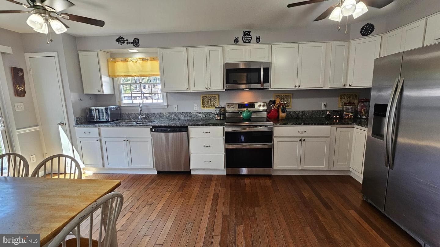 1192 Oak Avenue photo 3