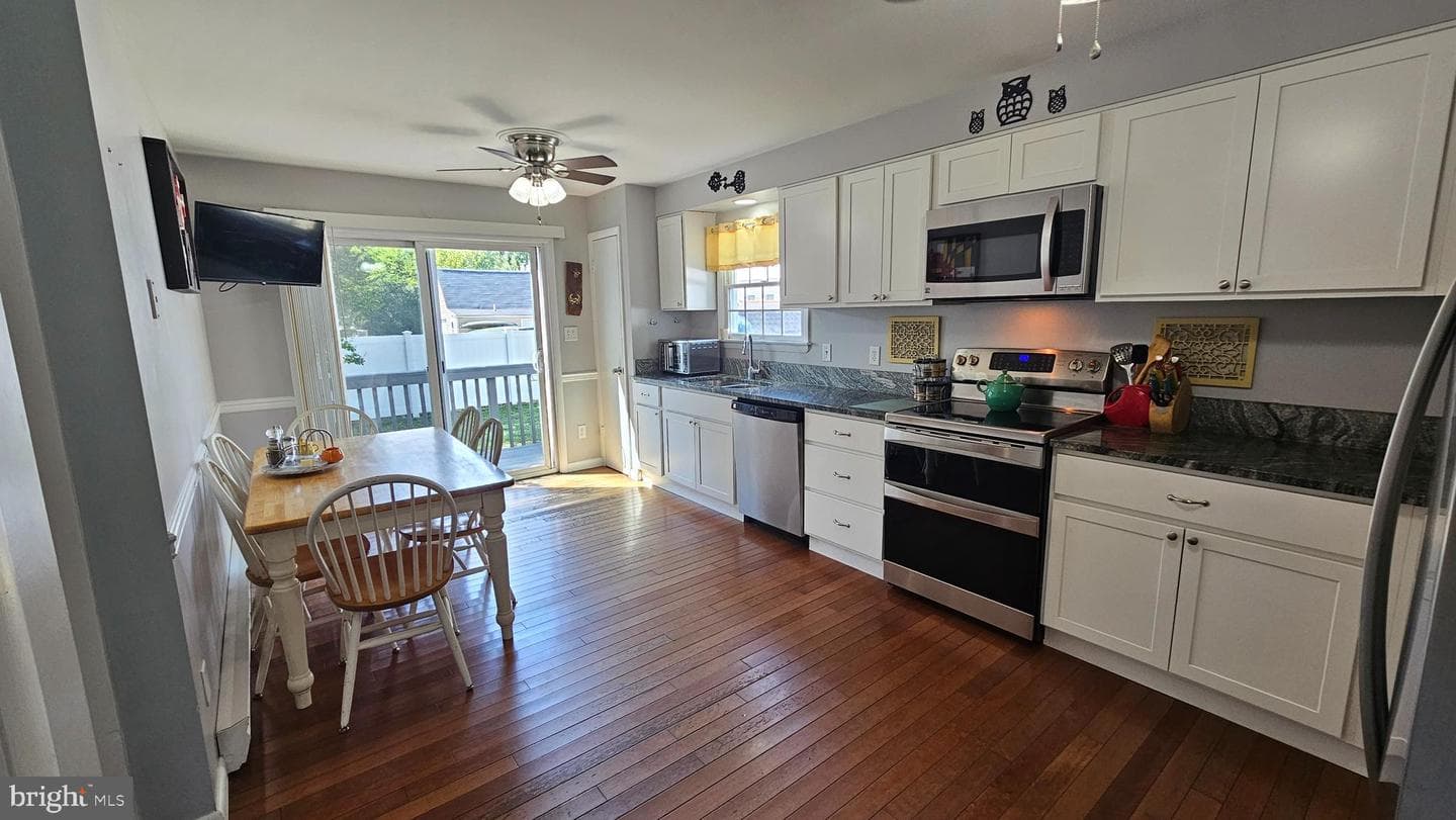 1192 Oak Avenue photo 4