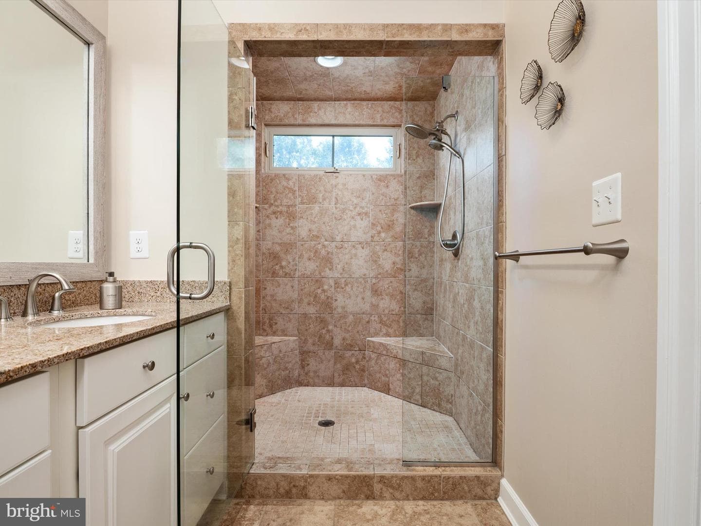 147 Merrimack Way photo 32