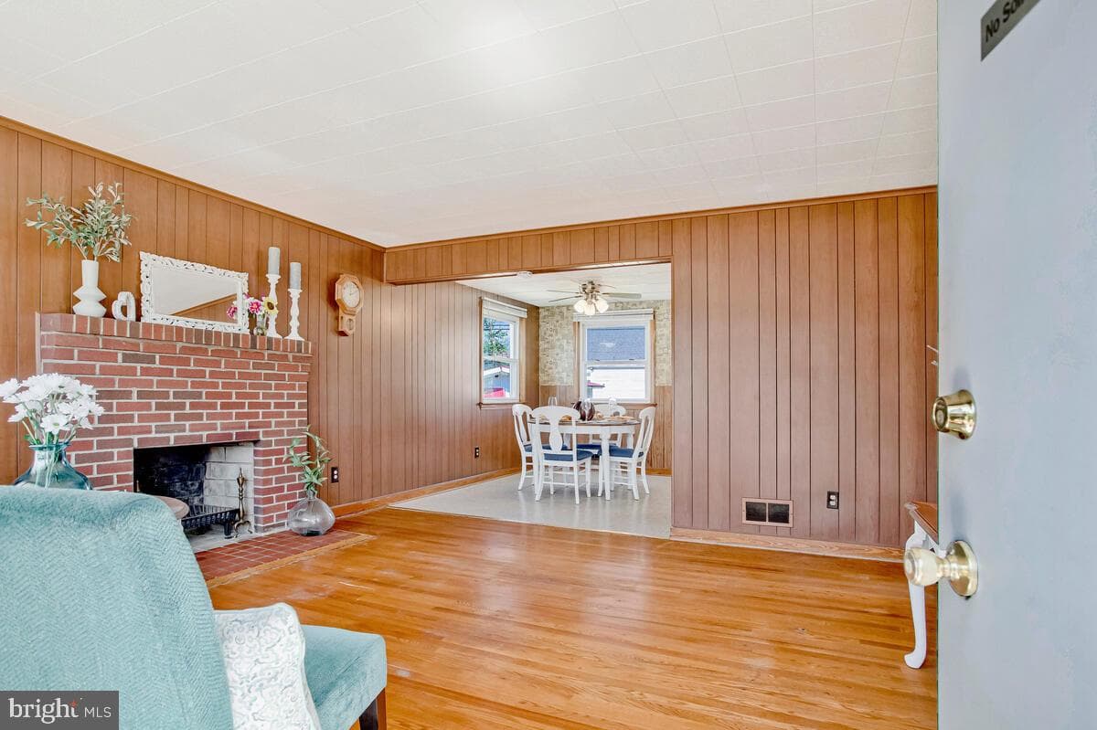 100 Wallace Avenue photo 3