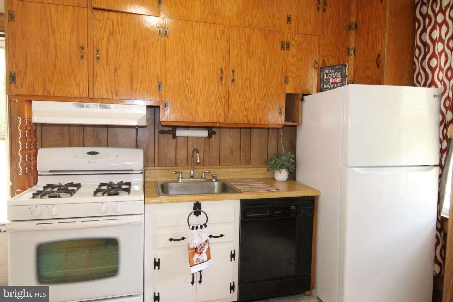 305 Greenwood Road photo 13
