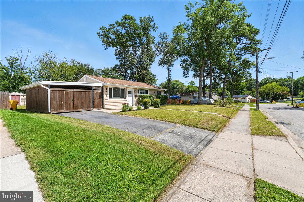 108 Saint James Drive photo 3
