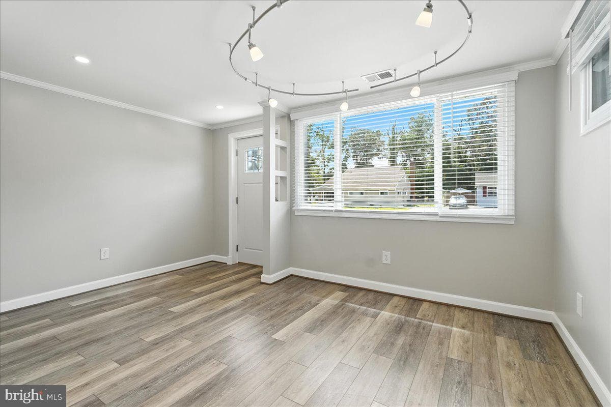 108 Saint James Drive photo 4