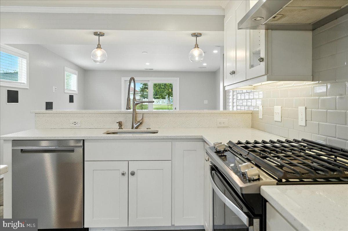 108 Saint James Drive photo 9